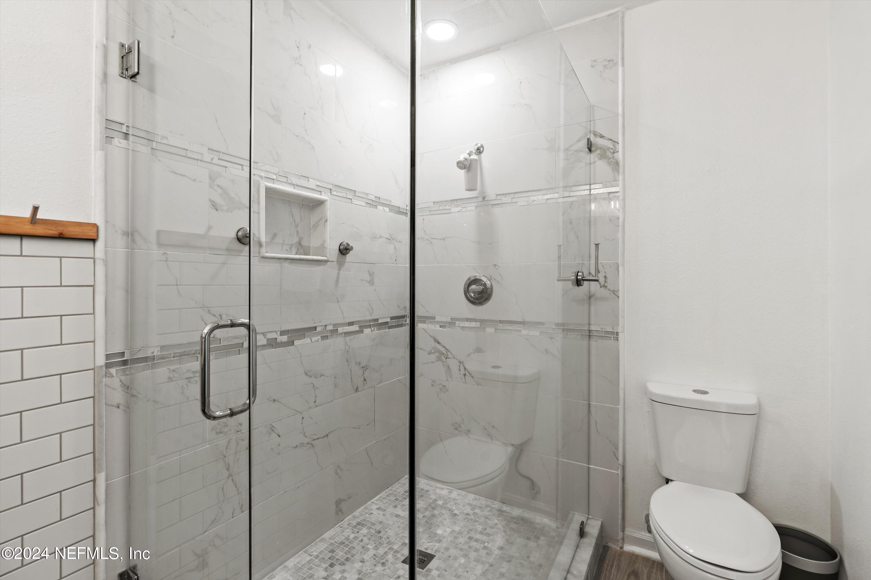 1655 THE GREENS Way, 2914