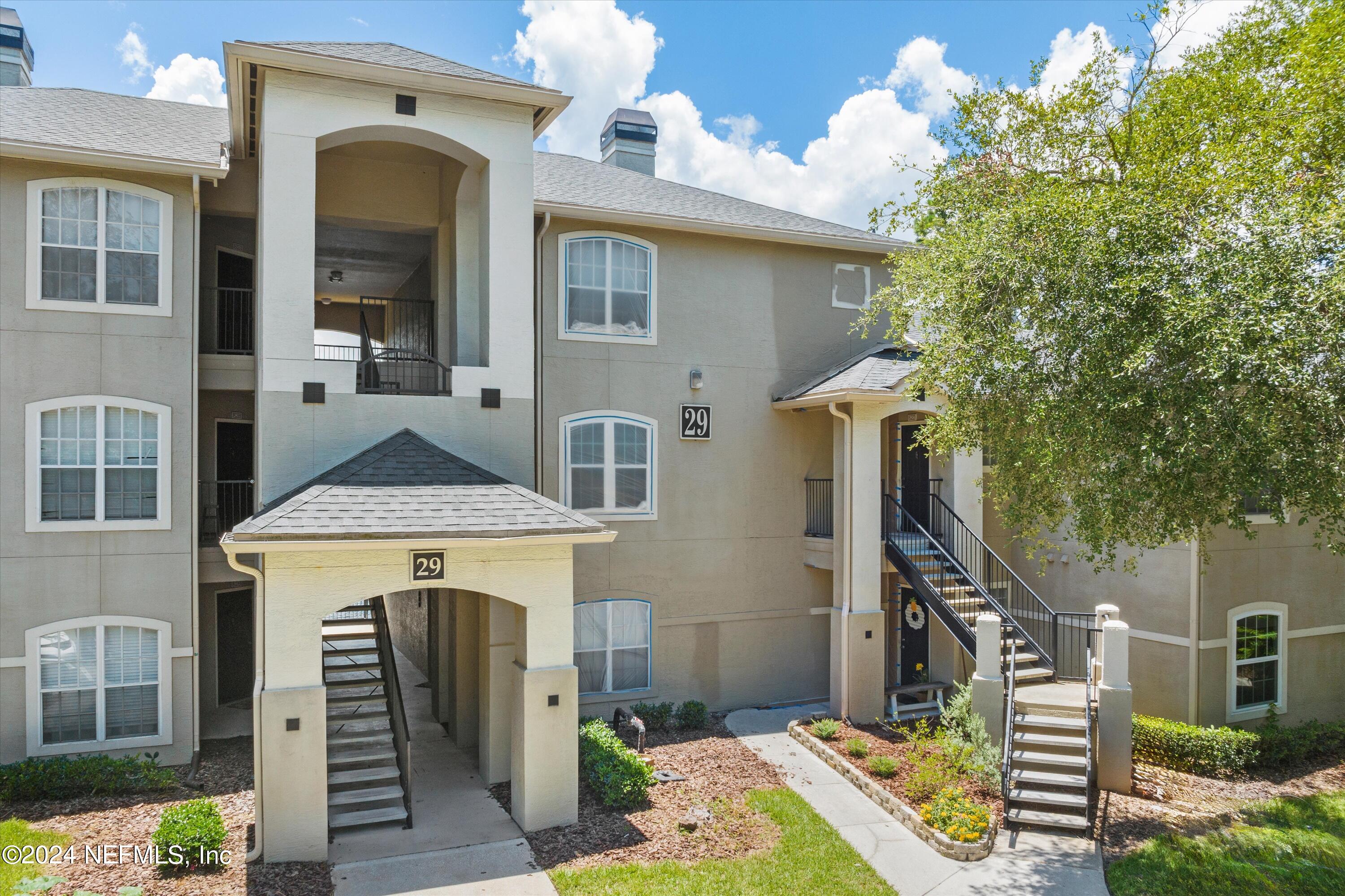 1655 THE GREENS Way, 2914