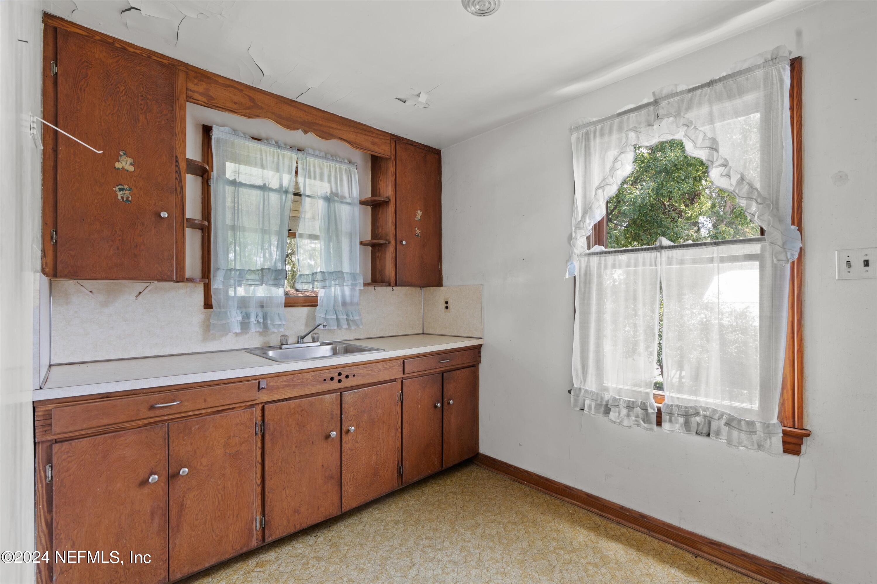 4242 APPLETON Avenue