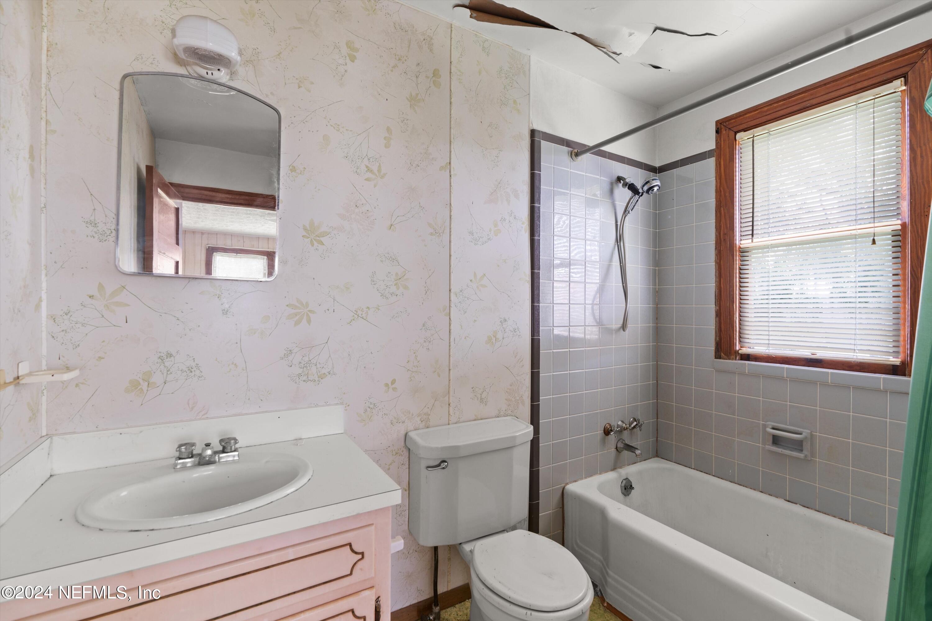 4242 APPLETON Avenue