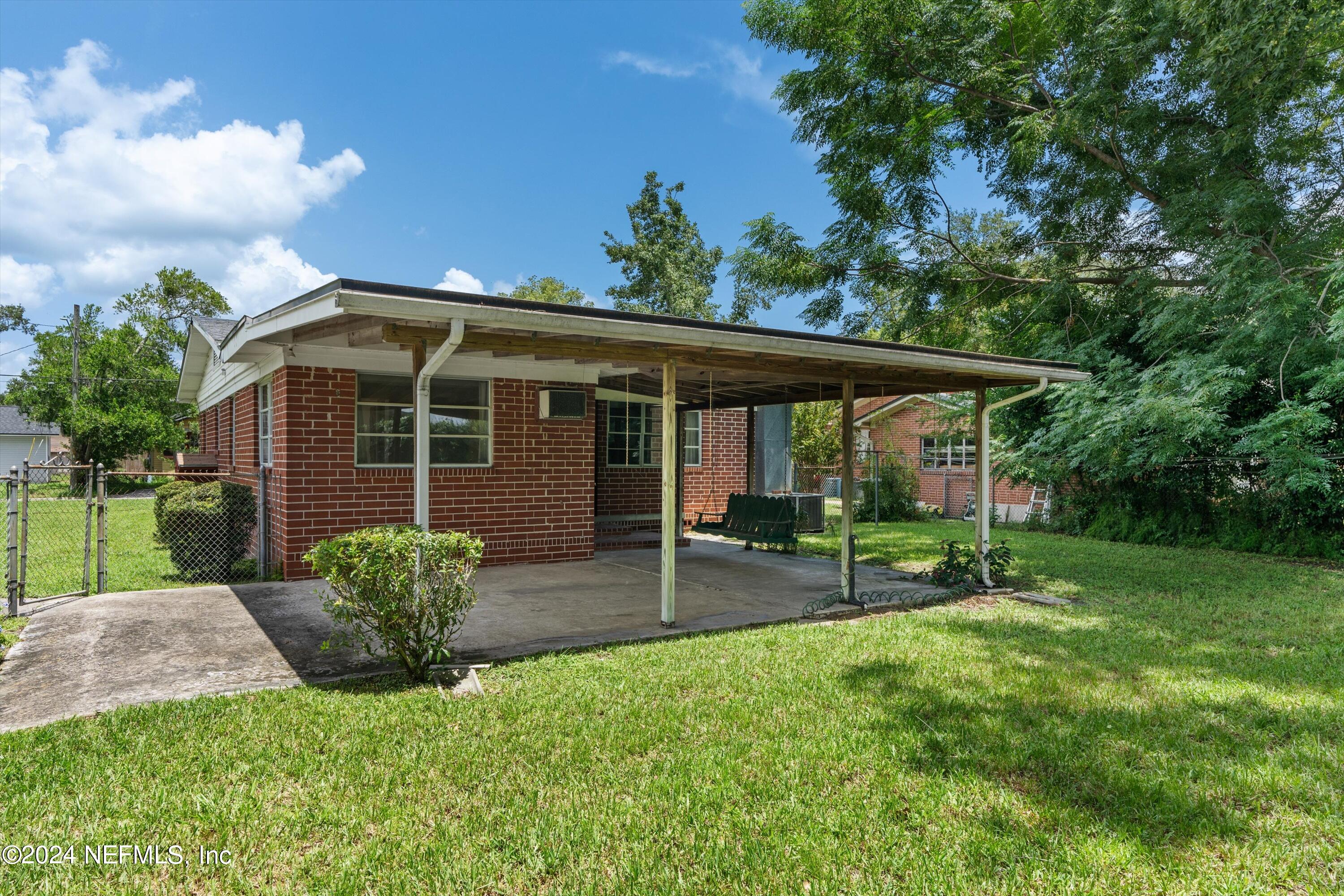 4242 APPLETON Avenue