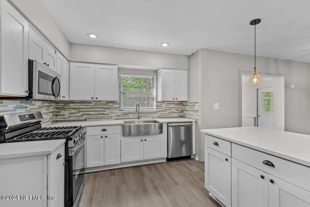 2215 SILVER LAKE Drive