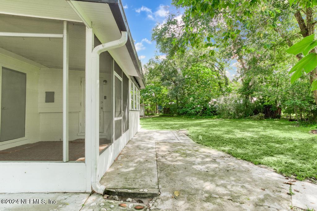 2215 SILVER LAKE Drive