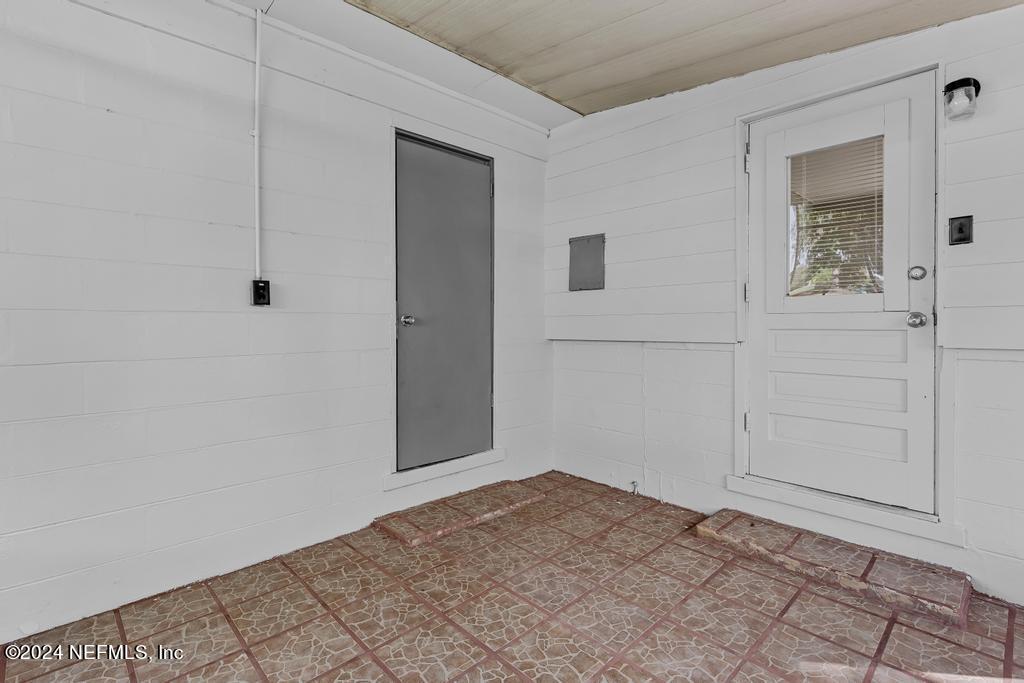 2215 SILVER LAKE Drive