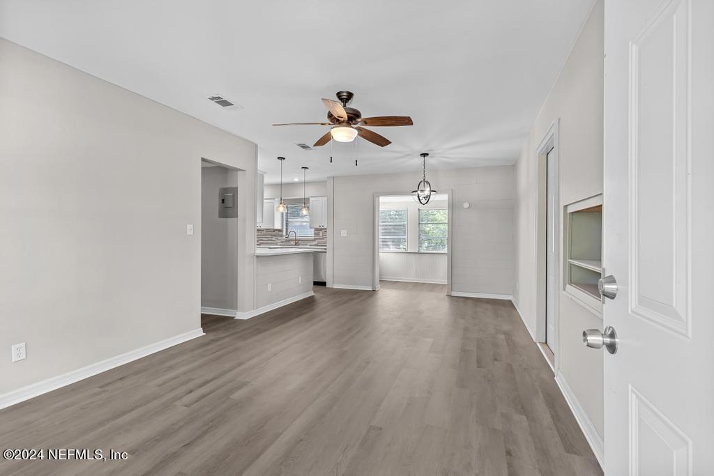 2215 SILVER LAKE Drive