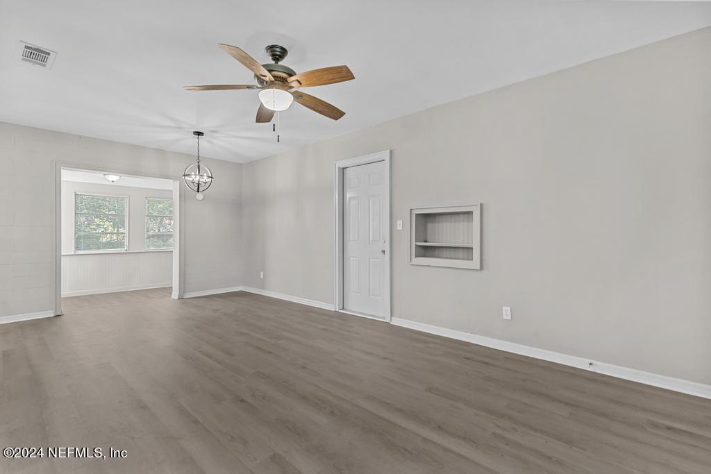 2215 SILVER LAKE Drive