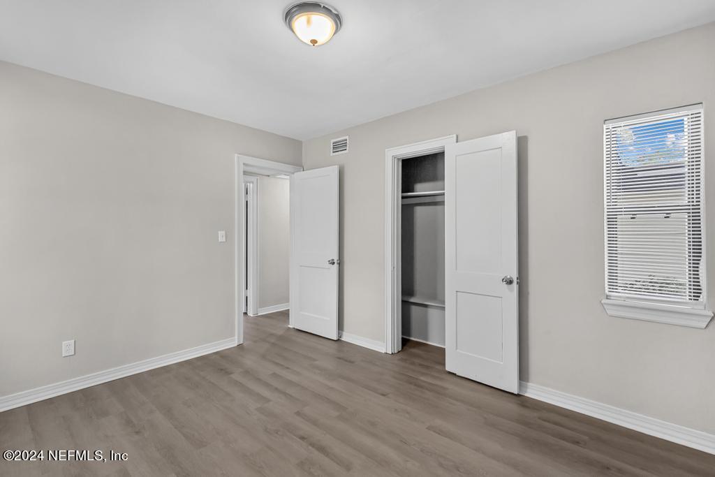 2215 SILVER LAKE Drive