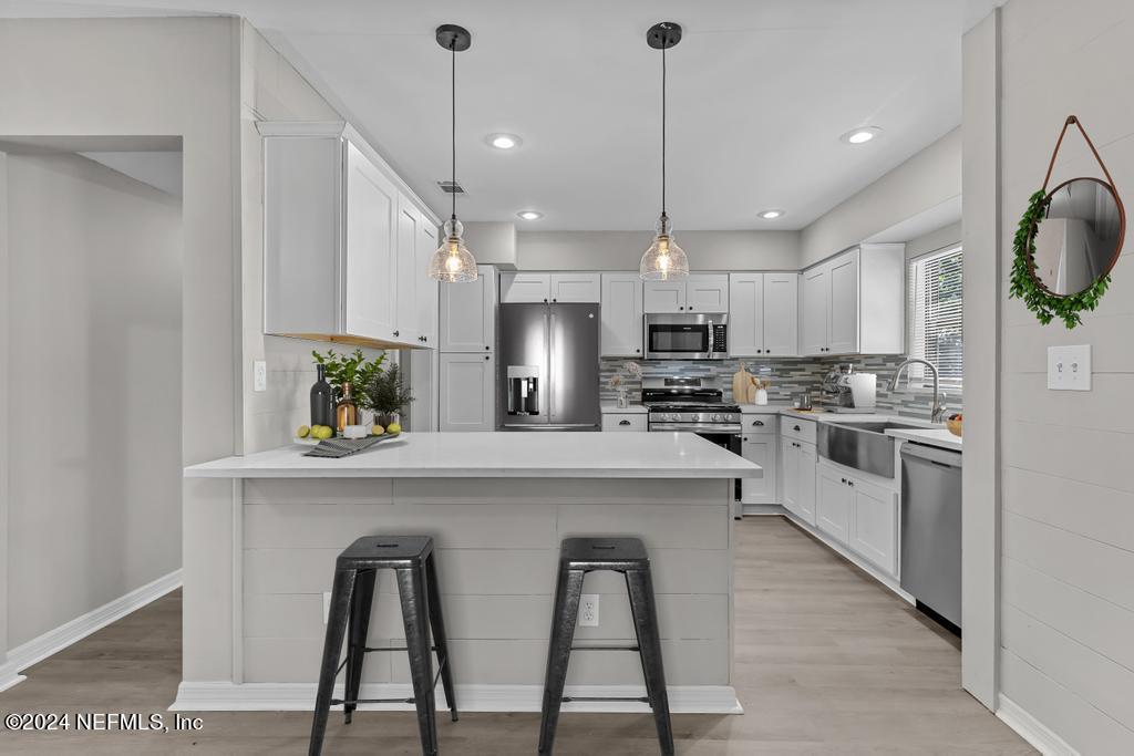 2215 SILVER LAKE Drive