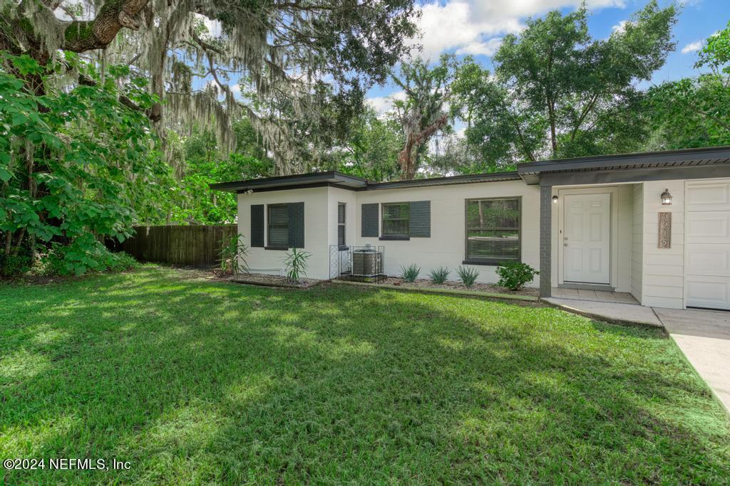 2215 SILVER LAKE Drive