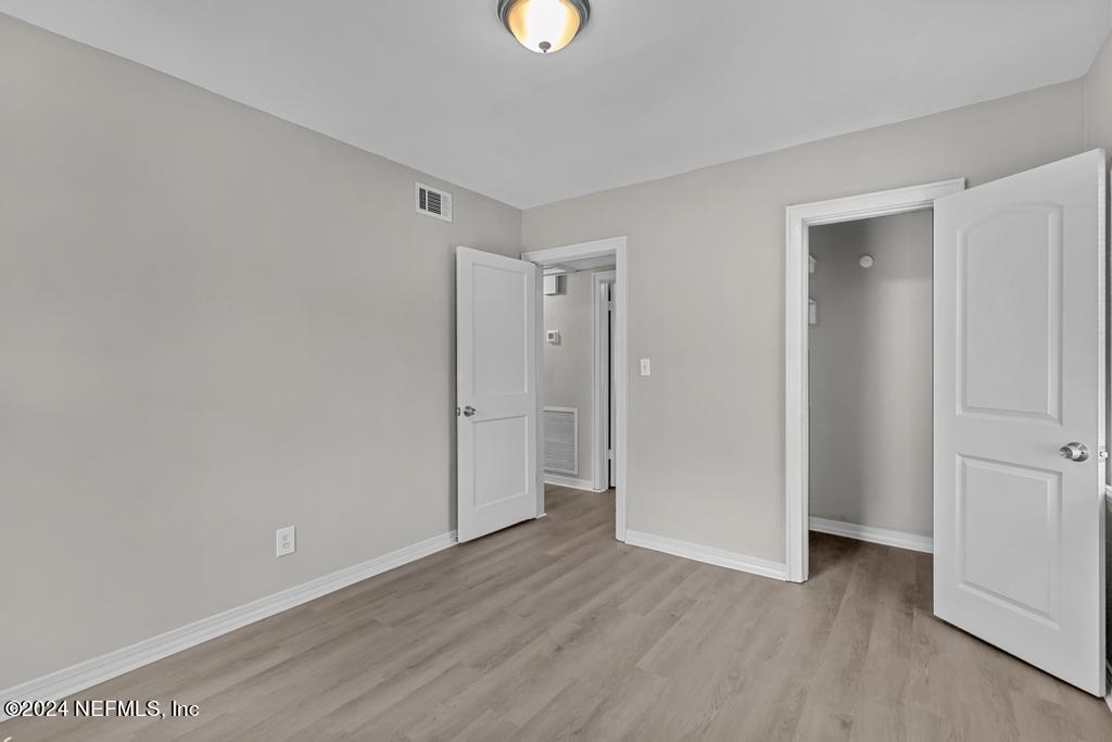 2215 SILVER LAKE Drive