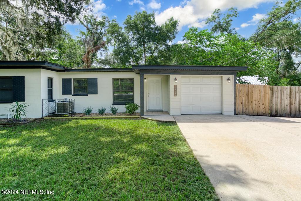 2215 SILVER LAKE Drive