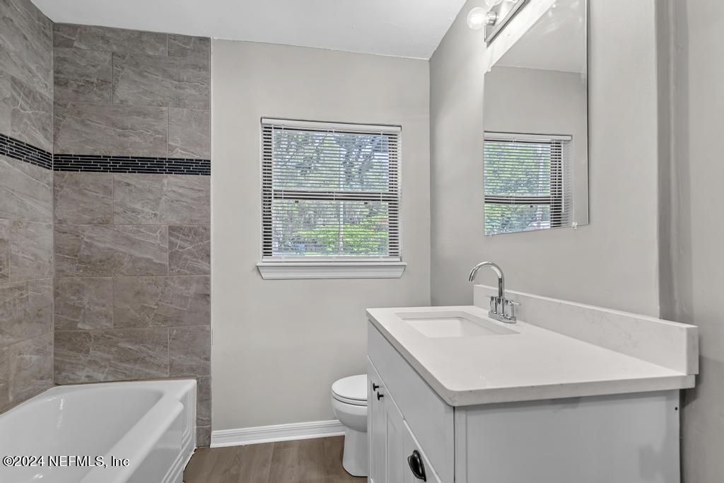 2215 SILVER LAKE Drive