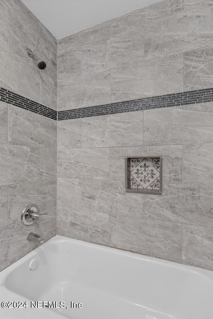 2215 SILVER LAKE Drive