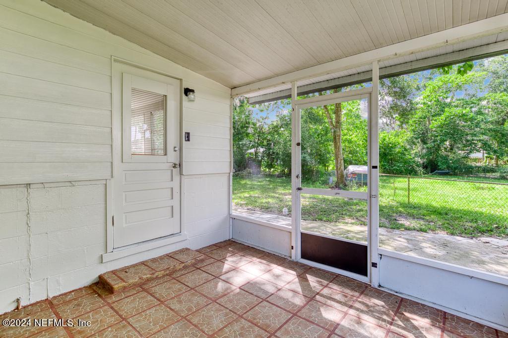 2215 SILVER LAKE Drive