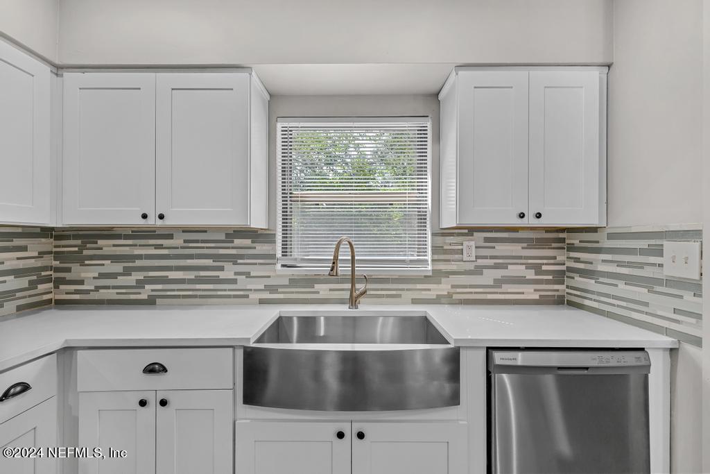 2215 SILVER LAKE Drive