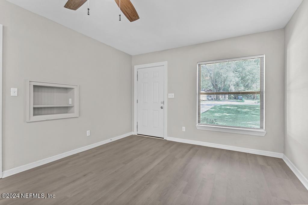 2215 SILVER LAKE Drive