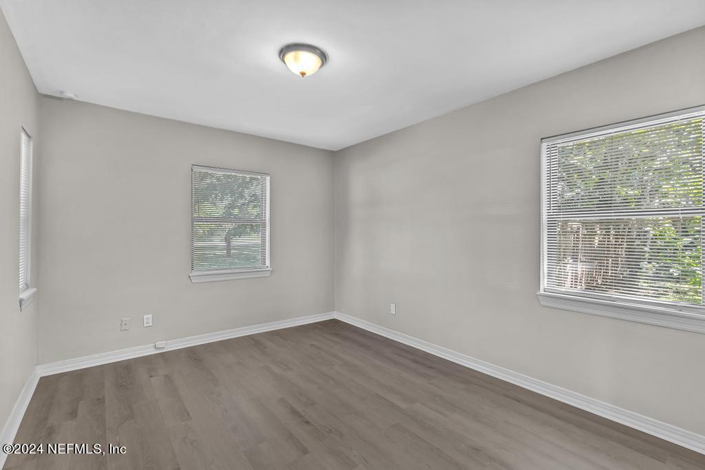 2215 SILVER LAKE Drive