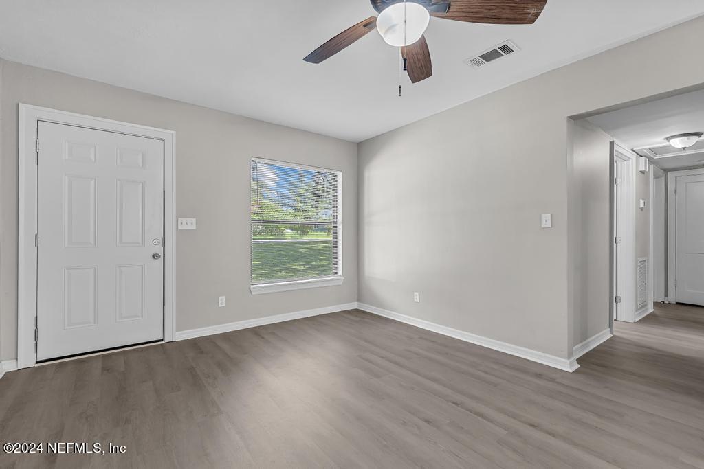 2215 SILVER LAKE Drive