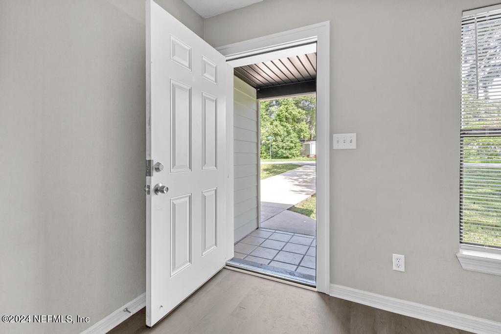 2215 SILVER LAKE Drive