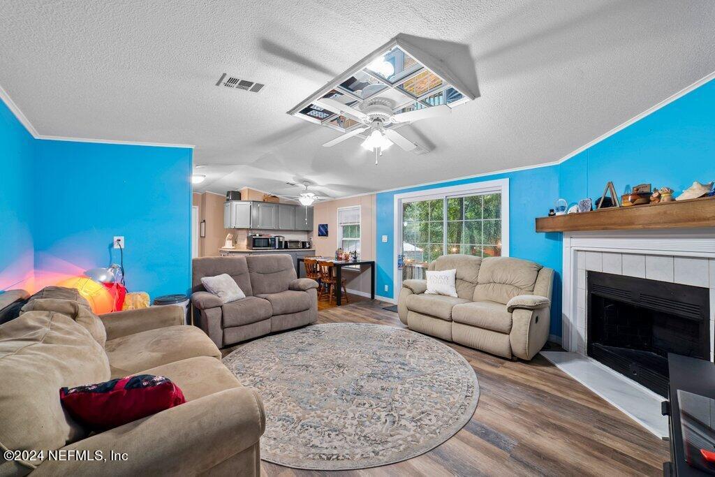 2701 PRIMROSE Circle