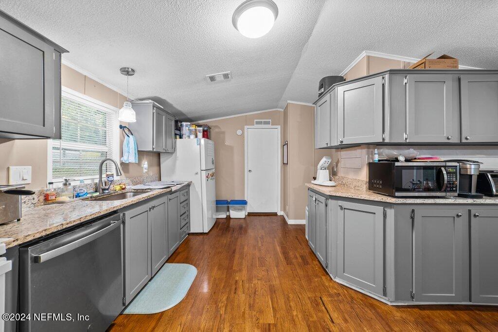 2701 PRIMROSE Circle