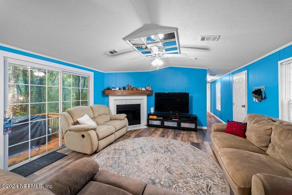 2701 PRIMROSE Circle