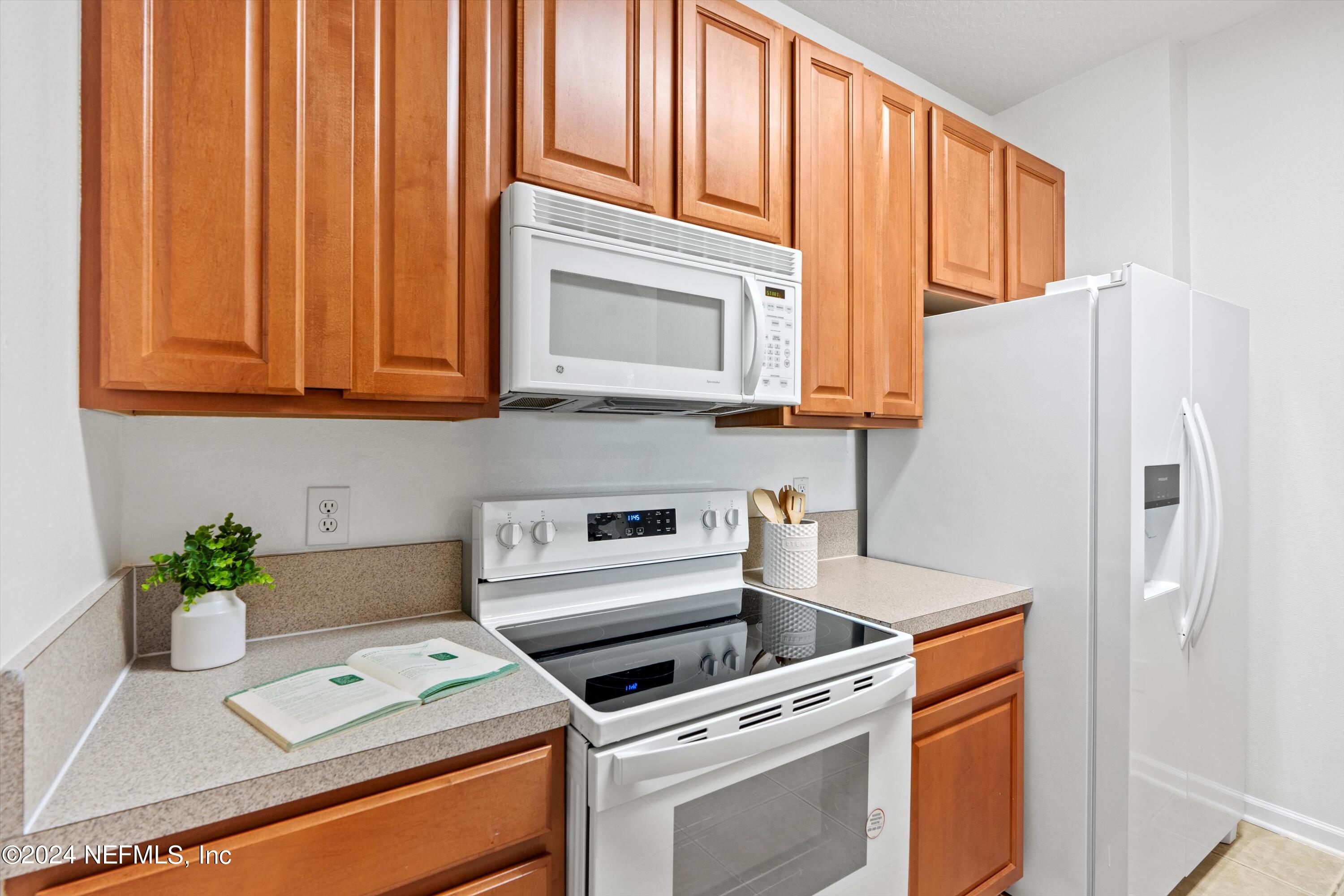 7801 POINT MEADOWS Drive, 2407