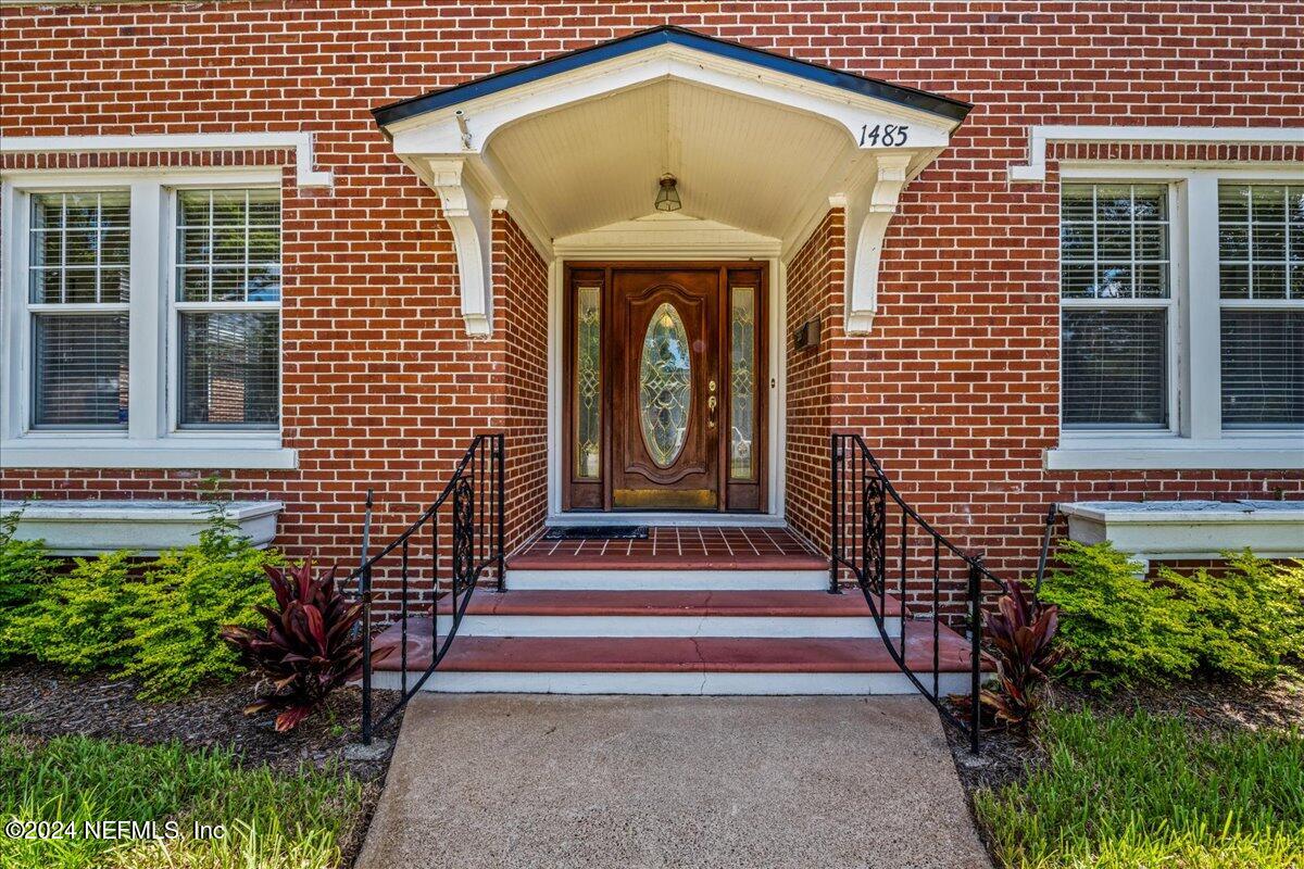 1485 AVONDALE Avenue