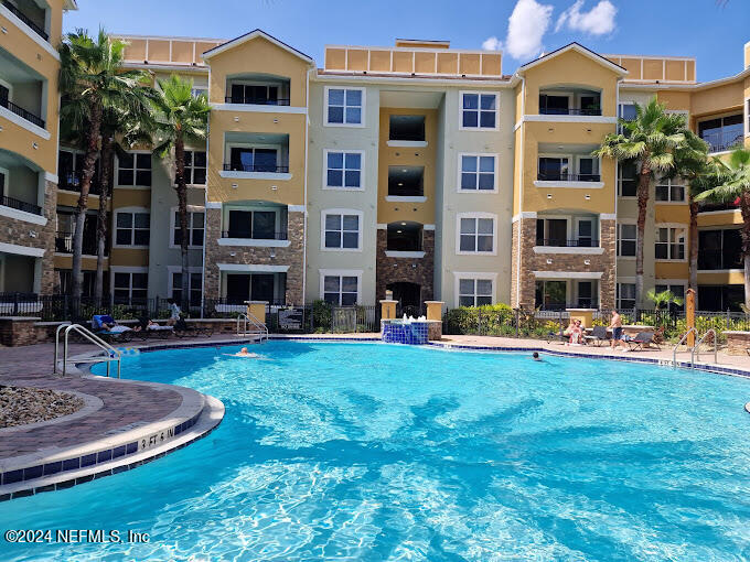 8539 GATE Parkway W, 9322