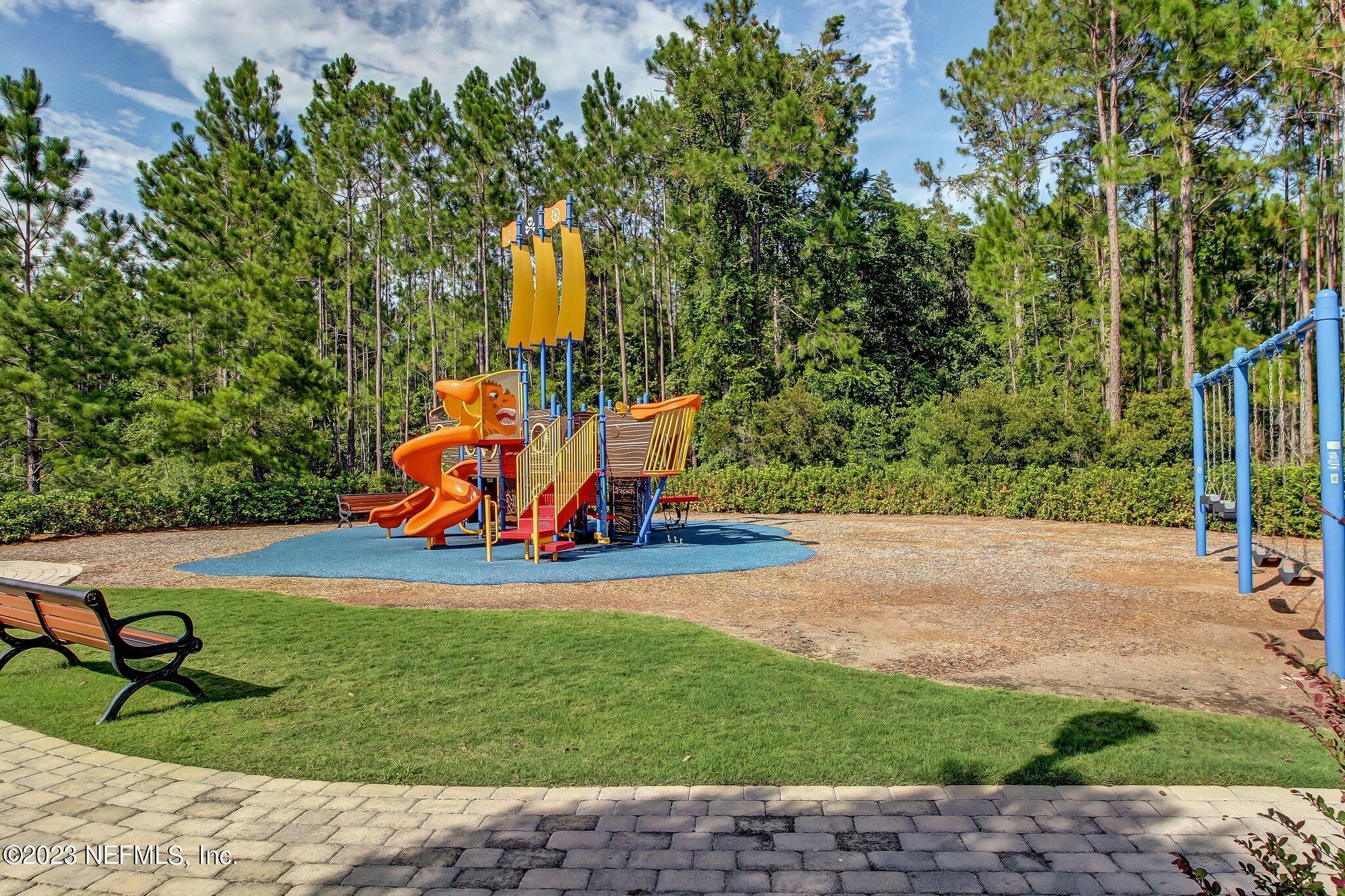 484 GLORIETA Drive