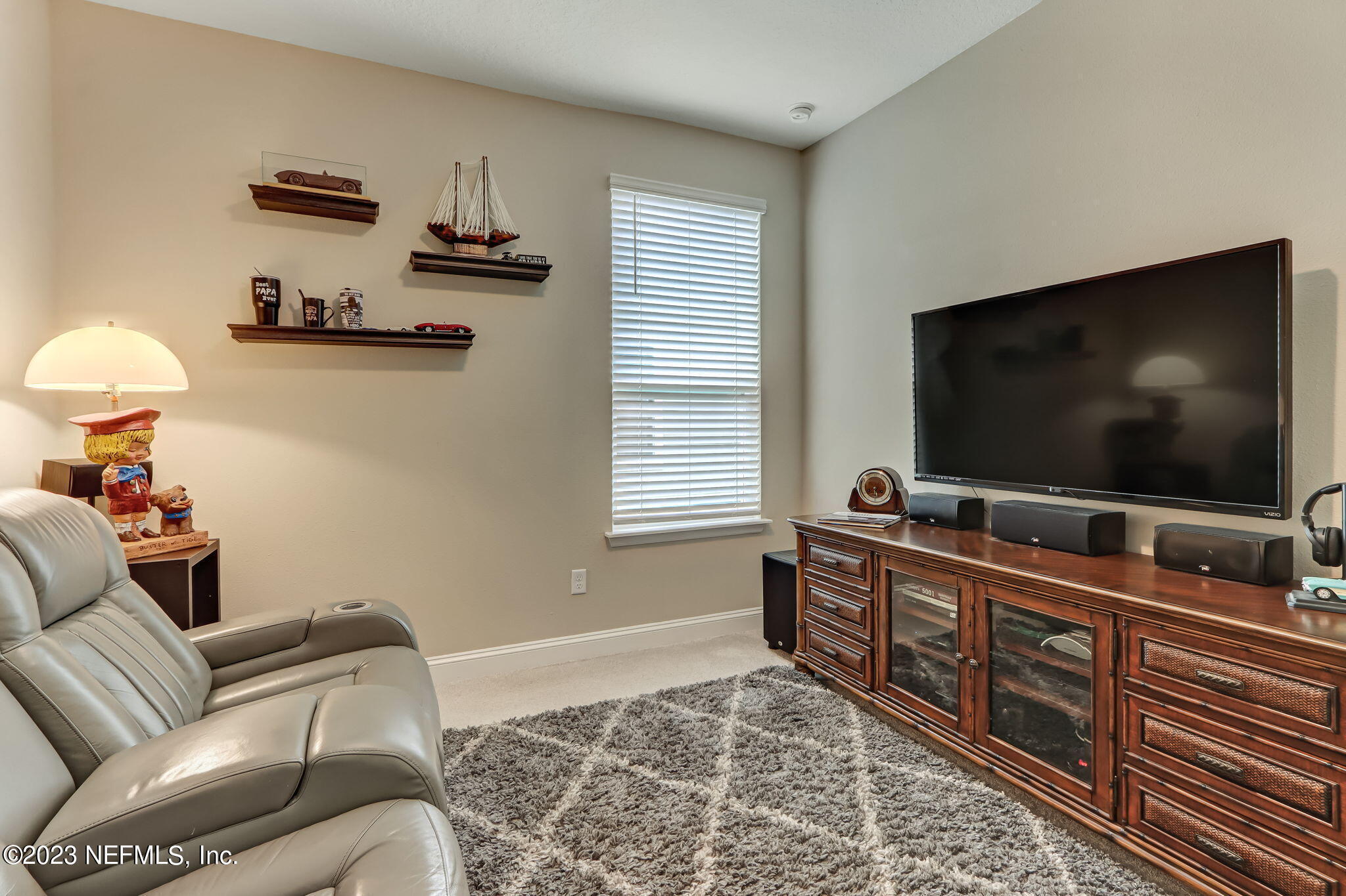484 GLORIETA Drive
