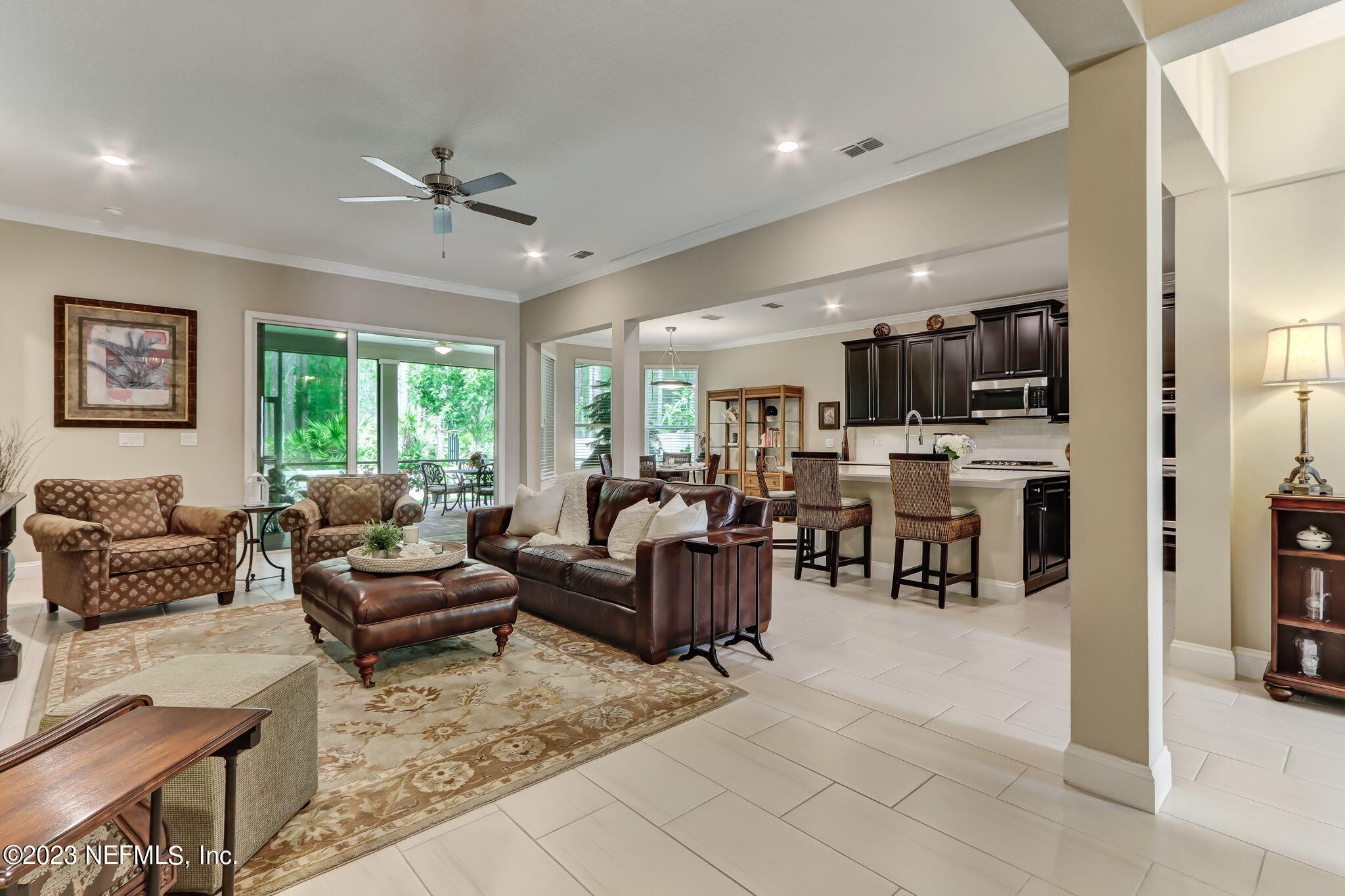 484 GLORIETA Drive