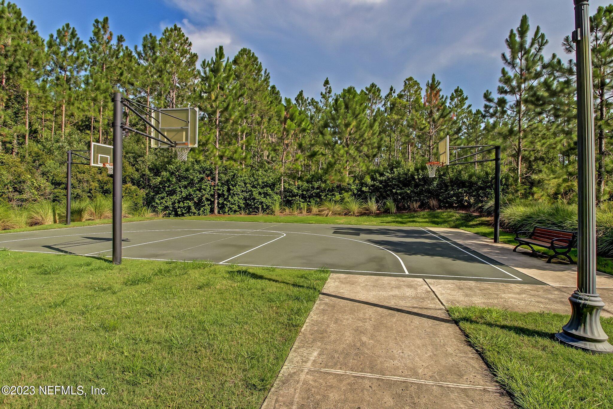 484 GLORIETA Drive