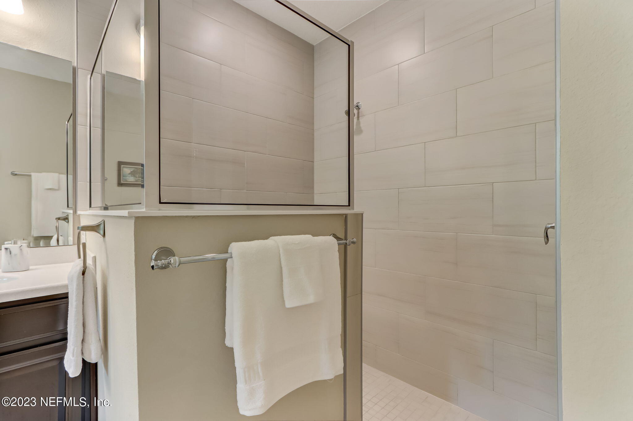 484 GLORIETA Drive