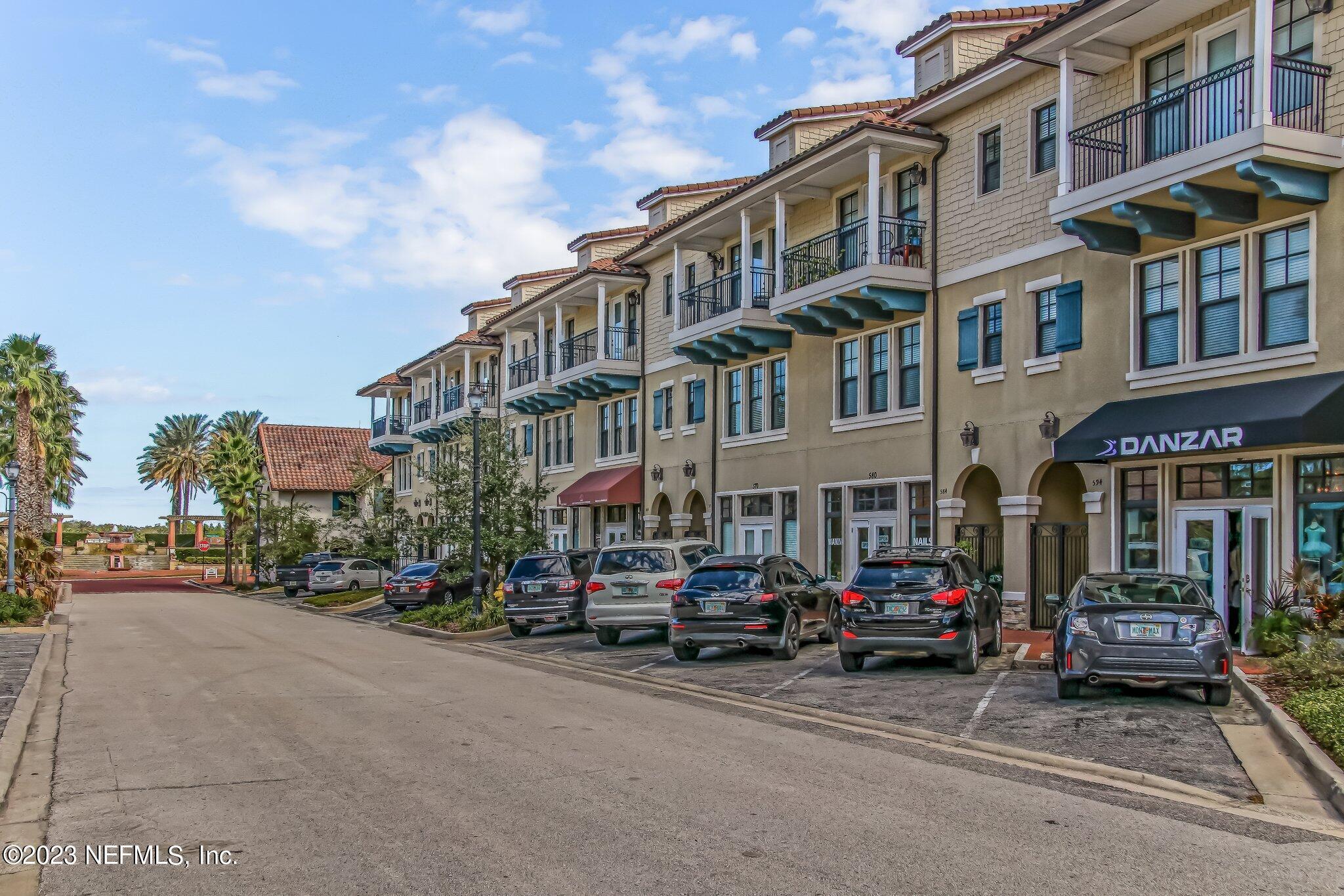 484 GLORIETA Drive