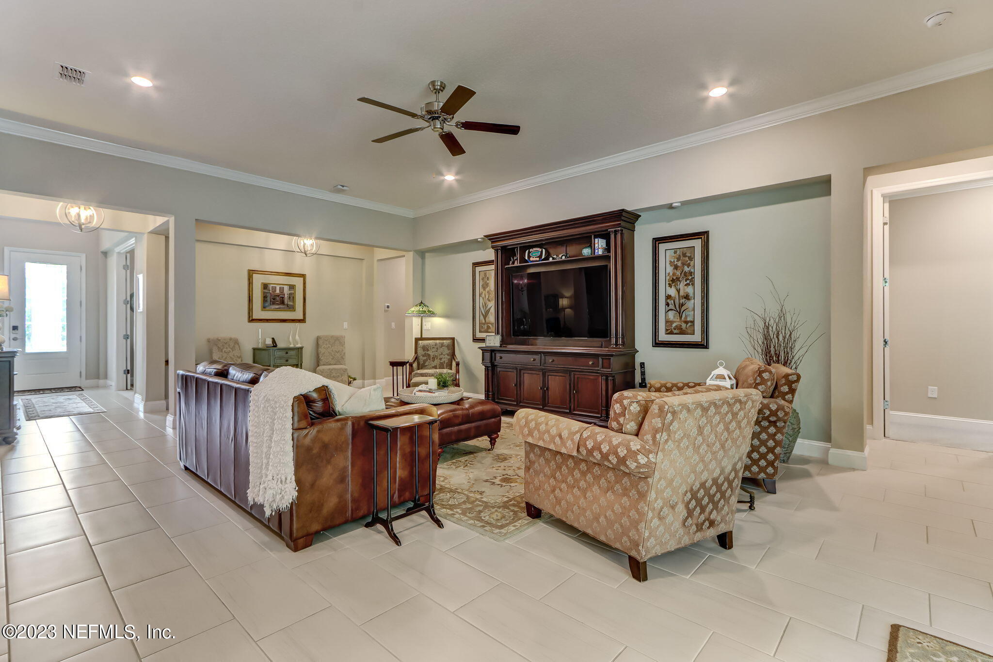 484 GLORIETA Drive