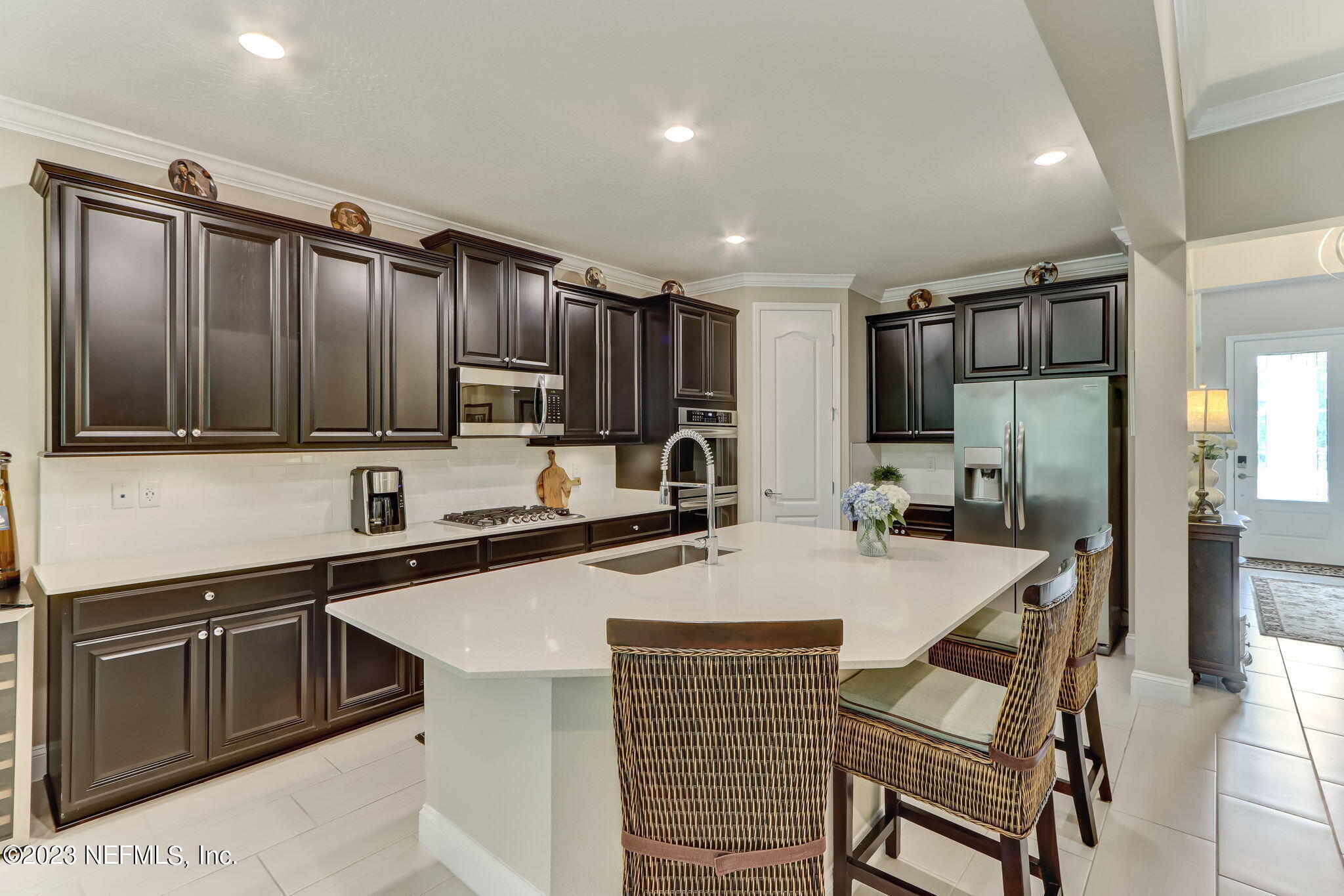 484 GLORIETA Drive