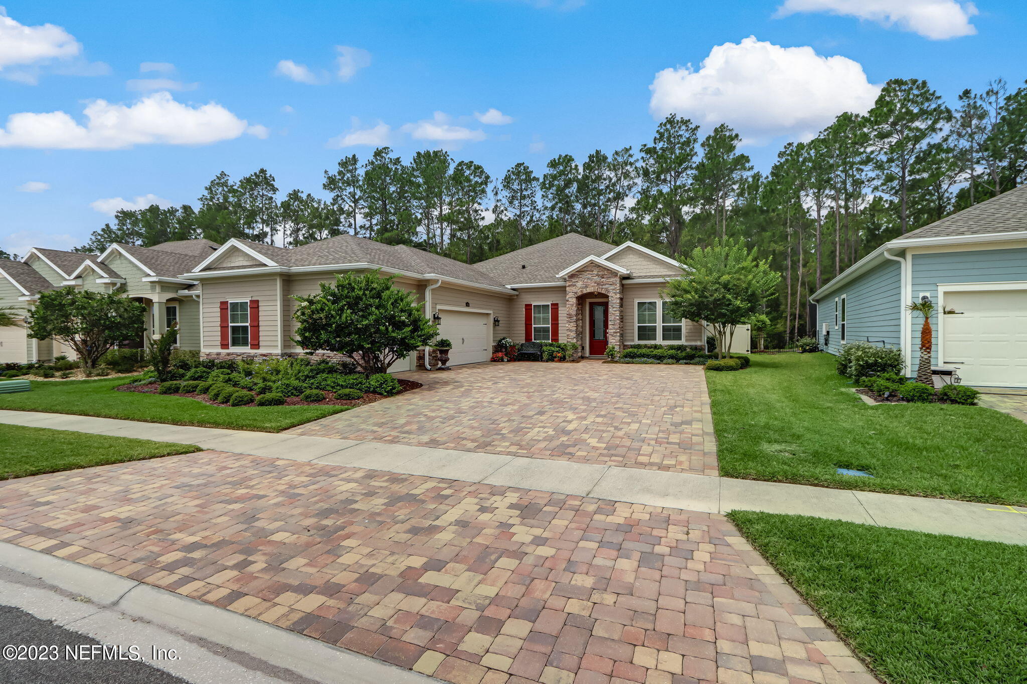 484 GLORIETA Drive