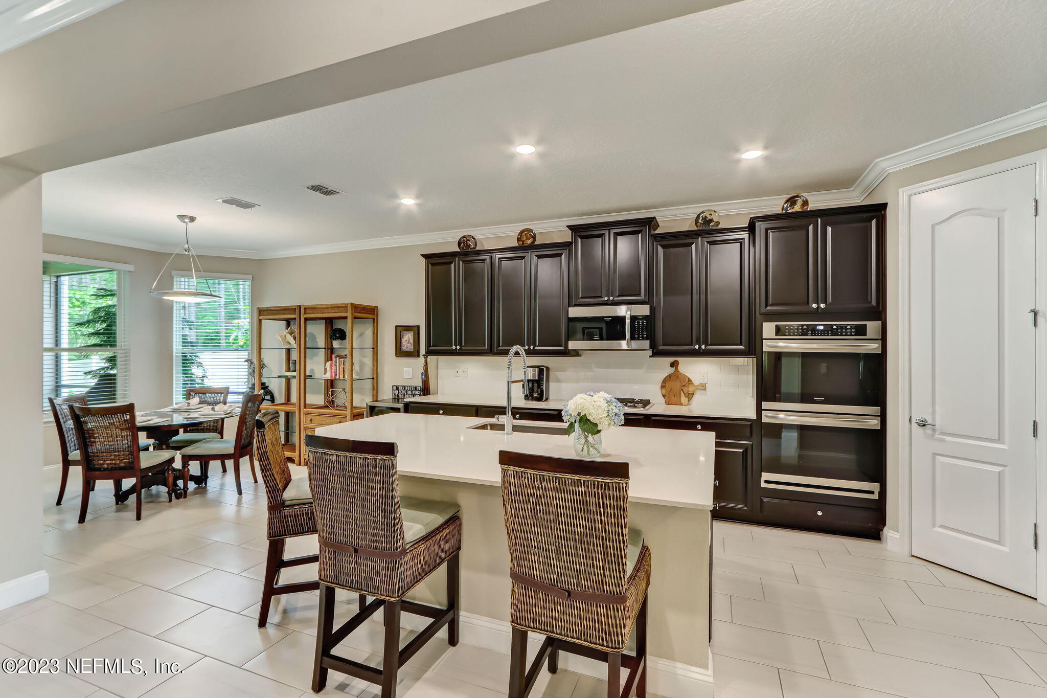 484 GLORIETA Drive