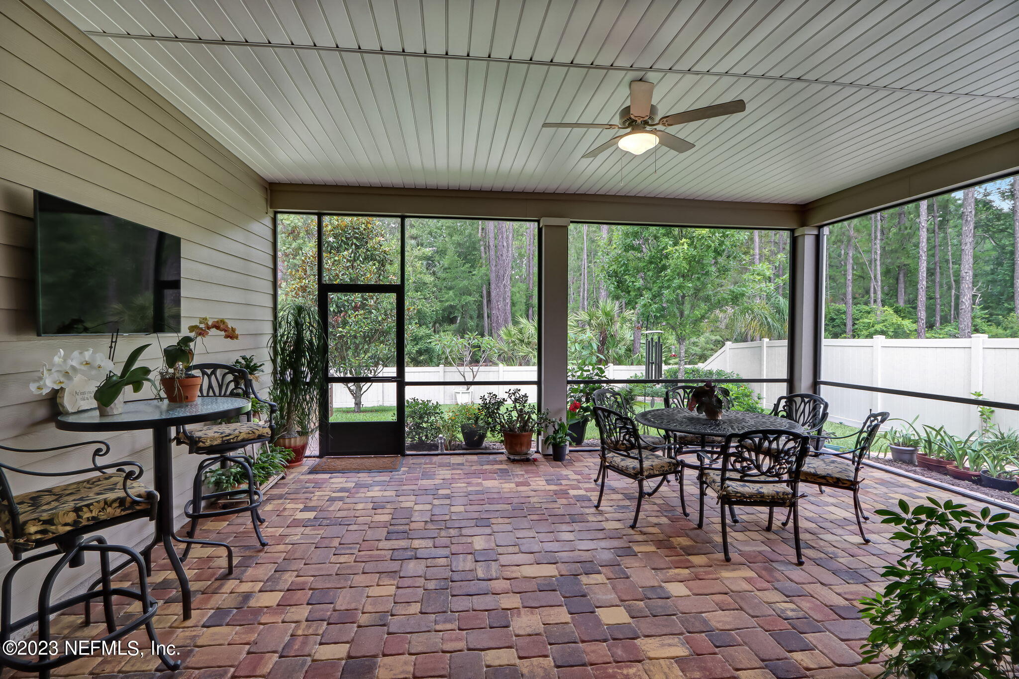 484 GLORIETA Drive