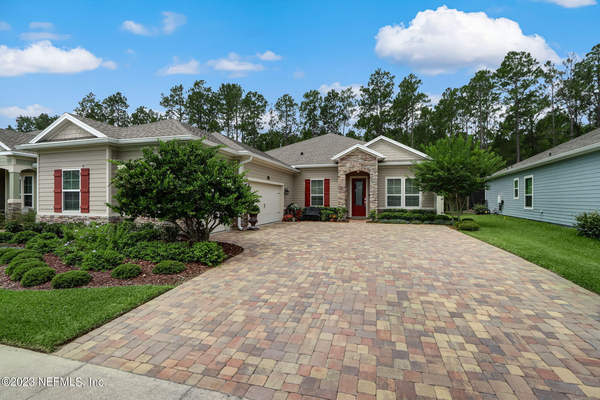 484 GLORIETA Drive
