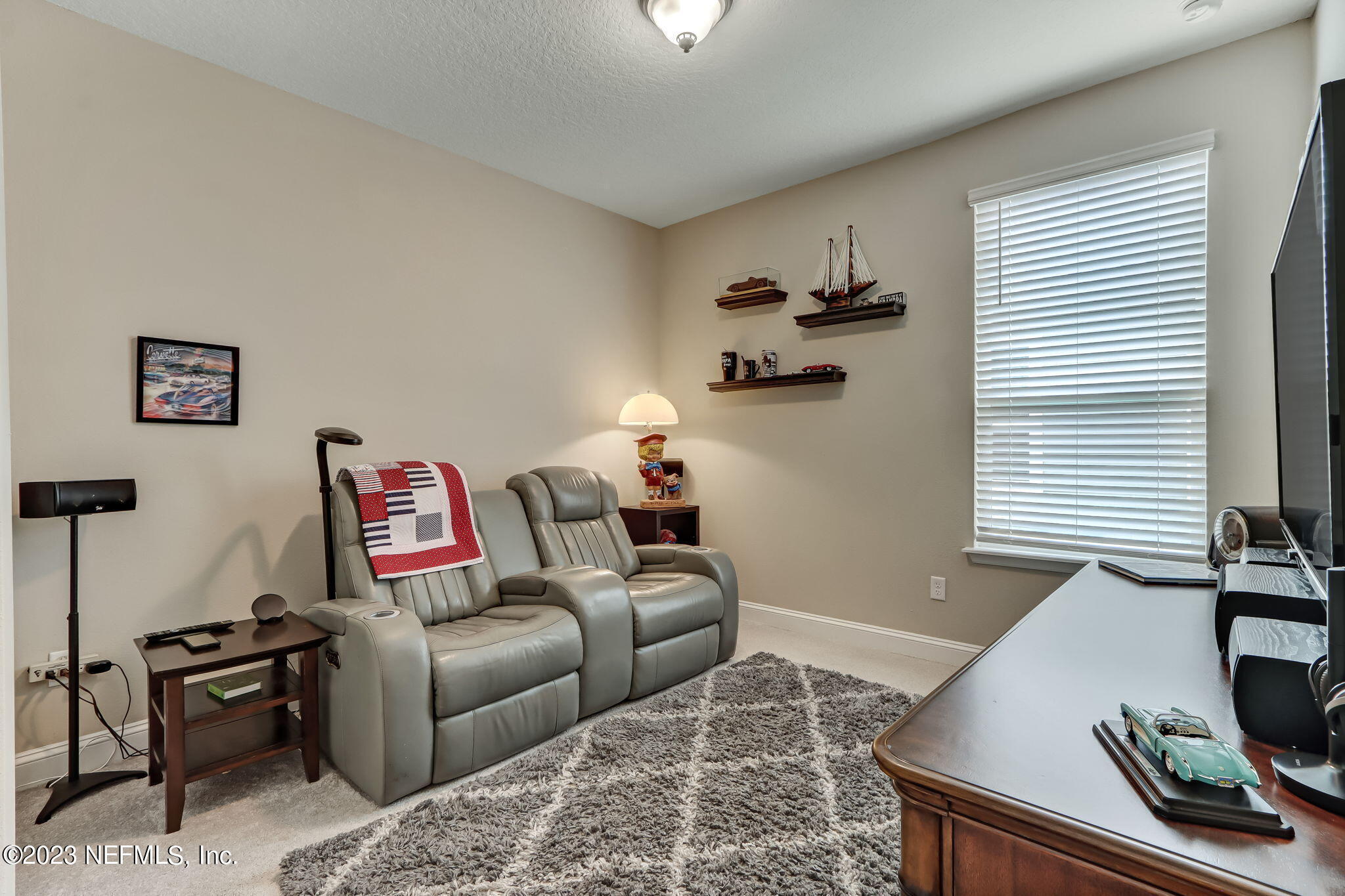 484 GLORIETA Drive