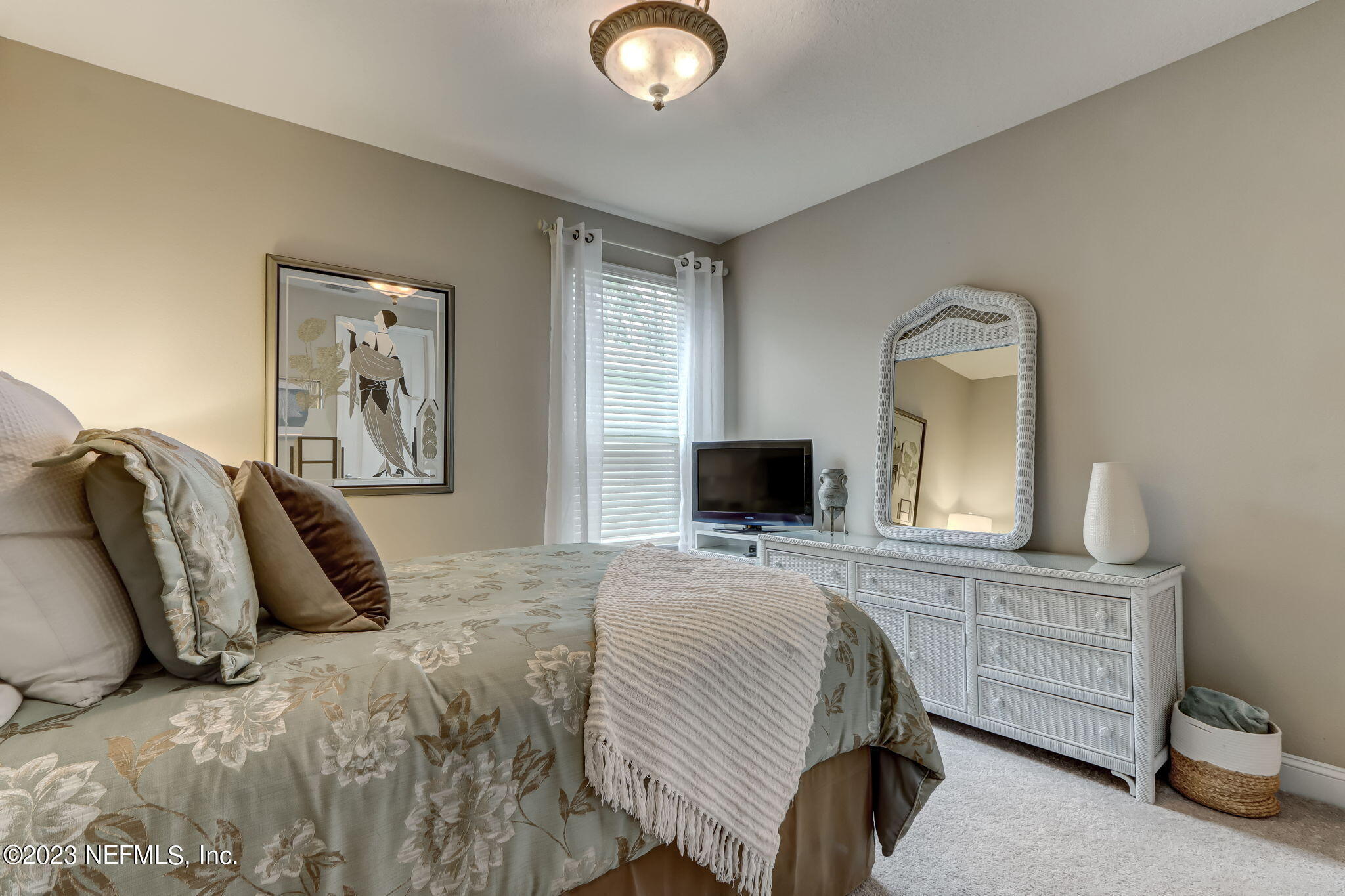 484 GLORIETA Drive