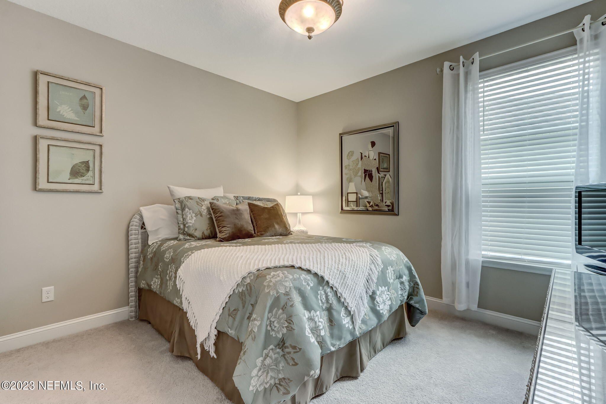 484 GLORIETA Drive