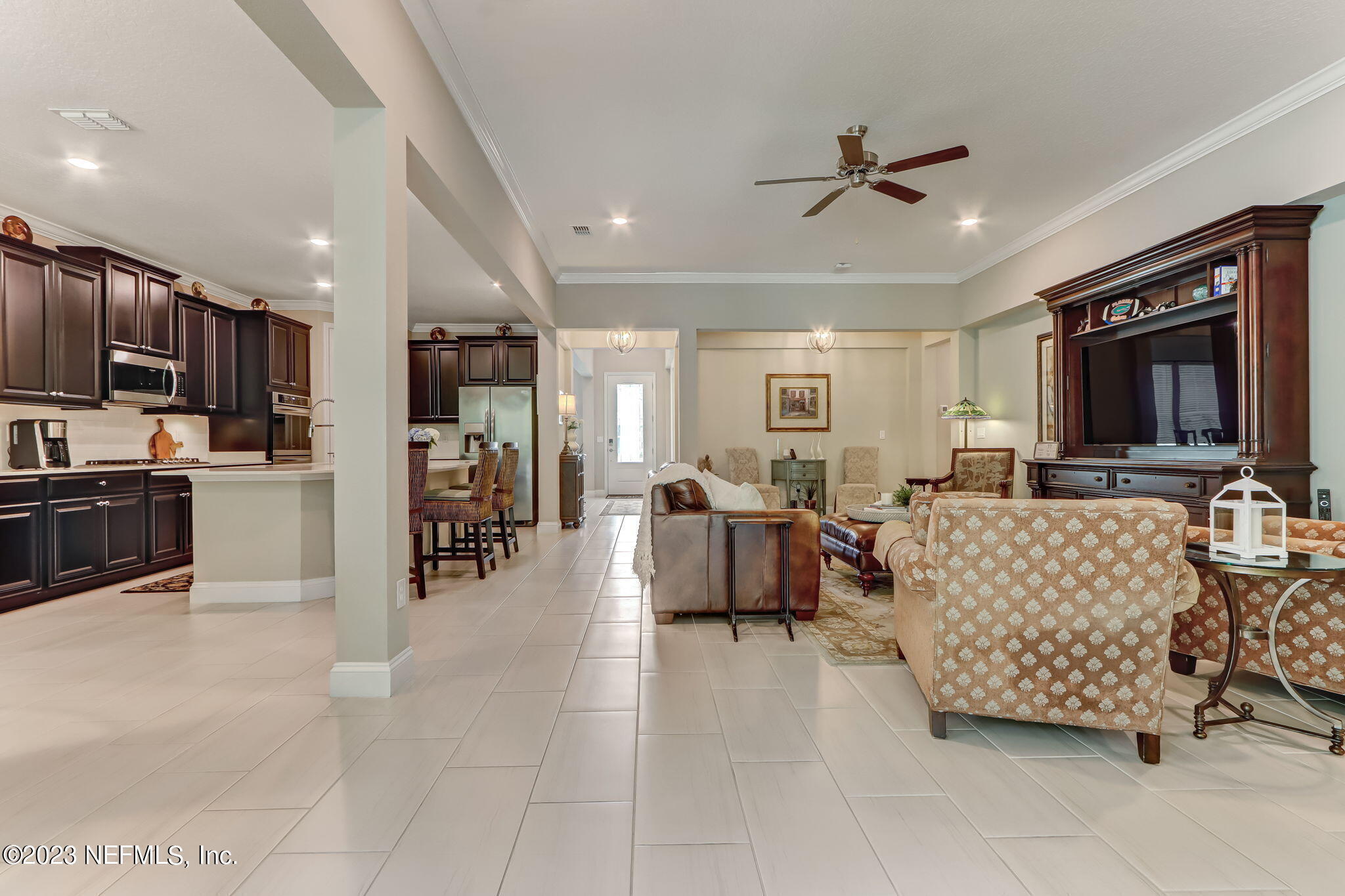 484 GLORIETA Drive