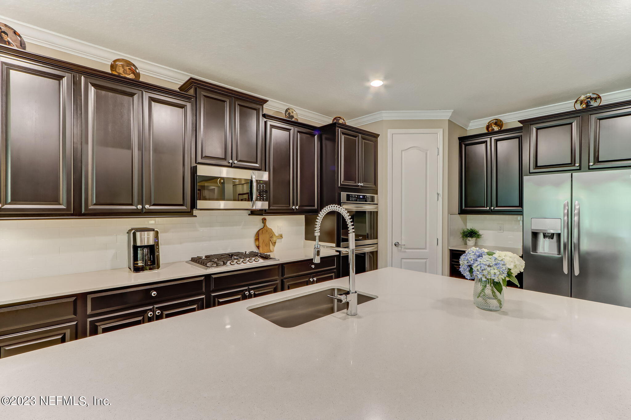 484 GLORIETA Drive