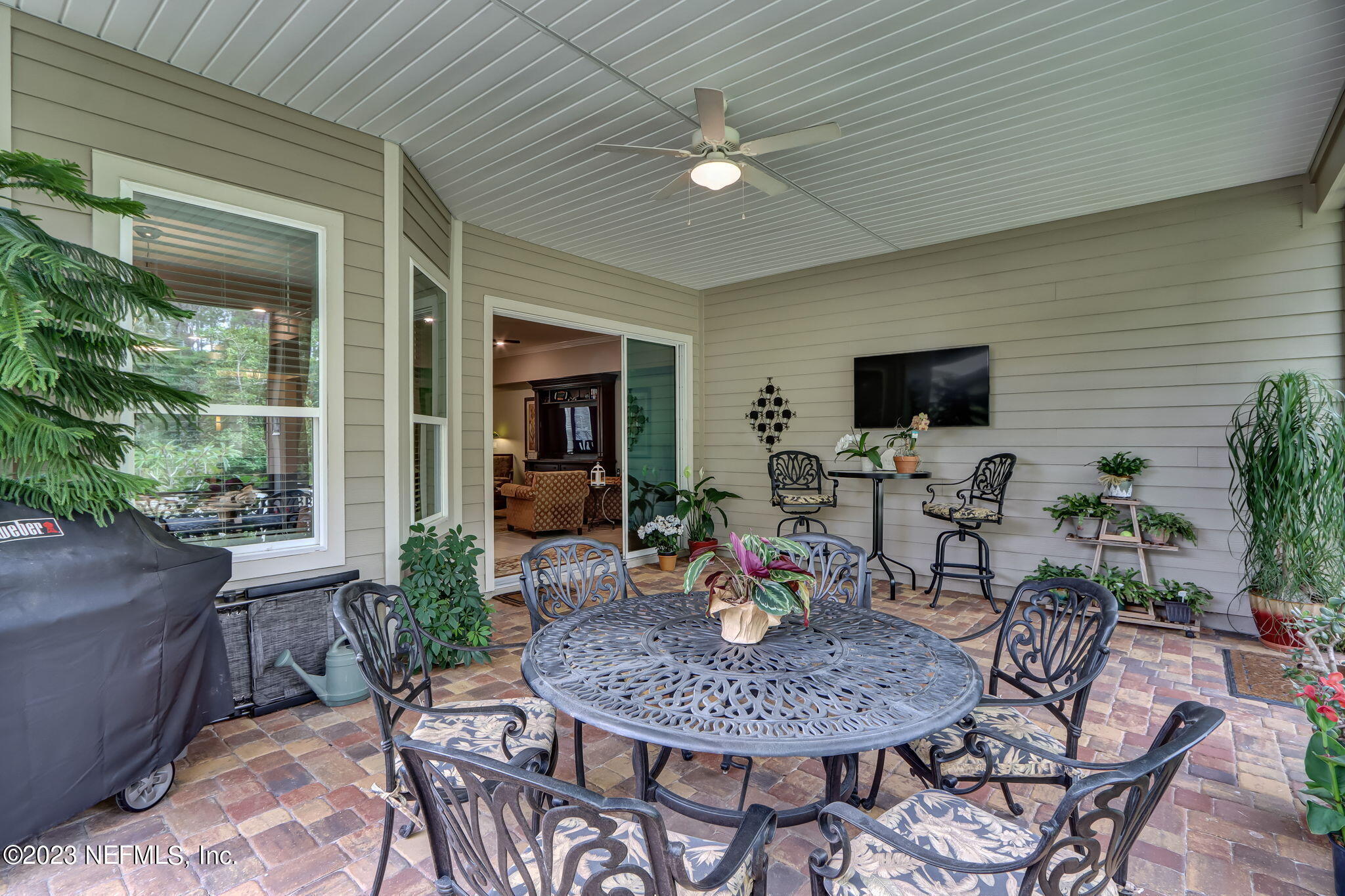 484 GLORIETA Drive