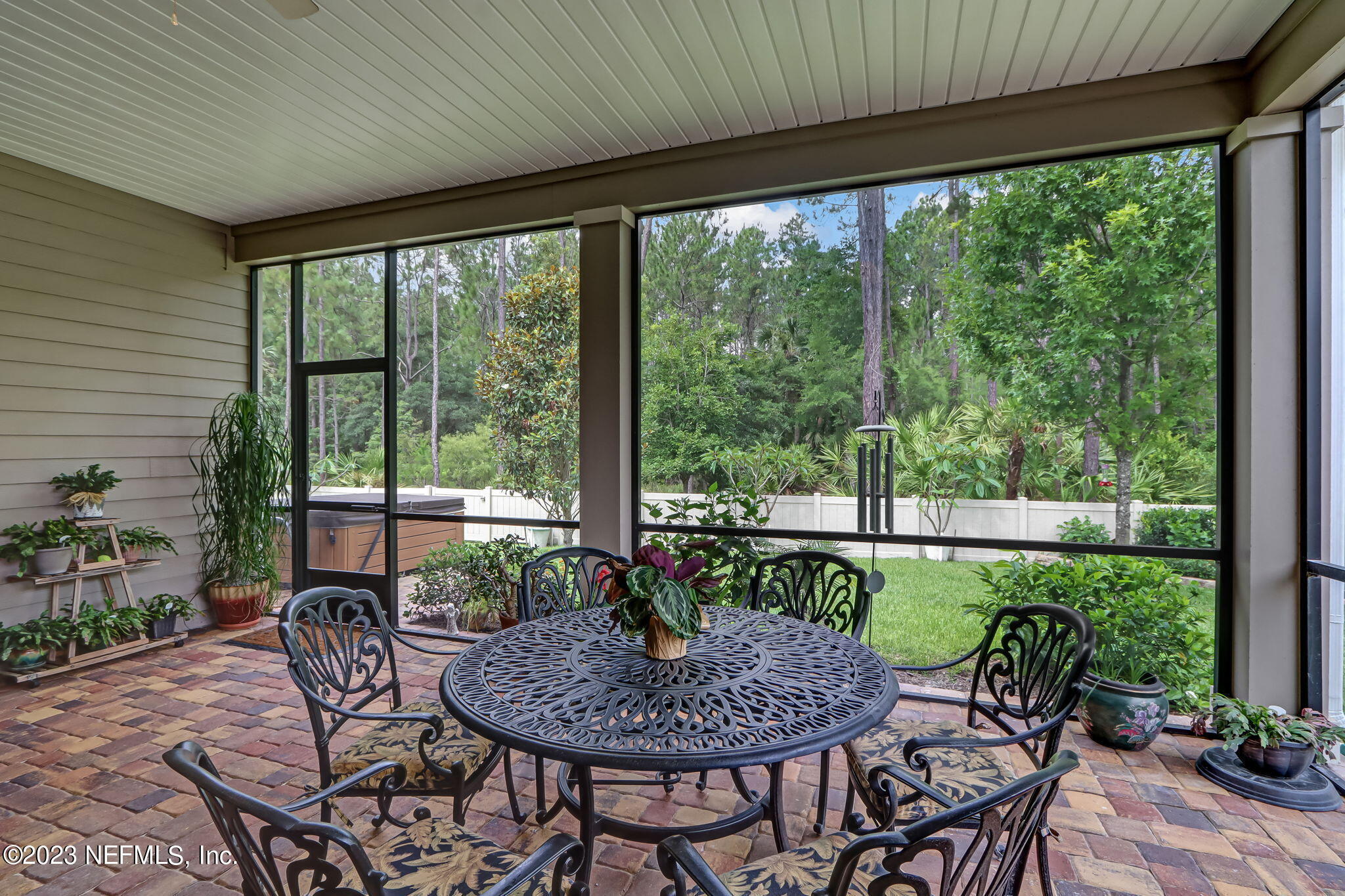 484 GLORIETA Drive