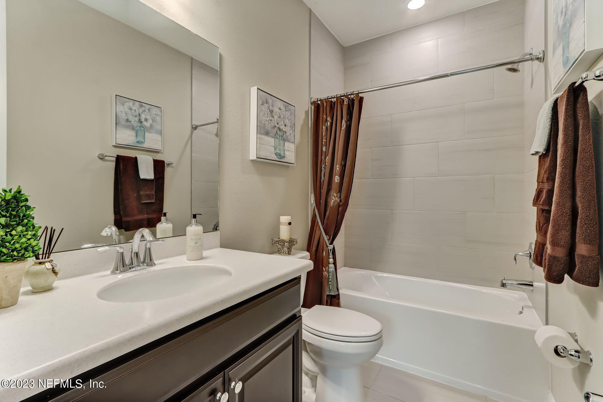 484 GLORIETA Drive
