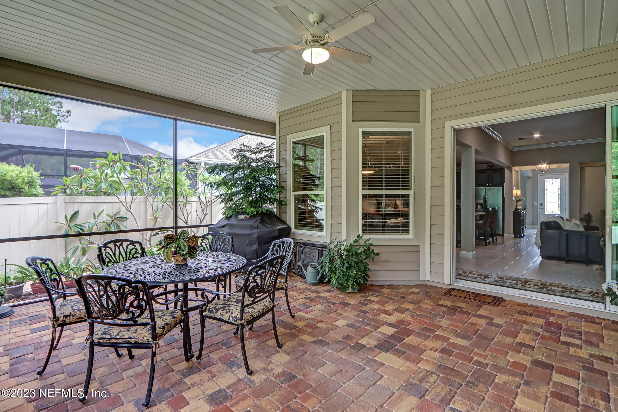 484 GLORIETA Drive